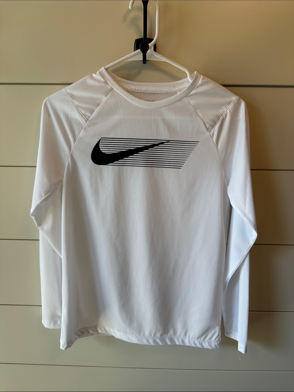 Nike boys White Long-Sleeve Athletic Top with Black Logo